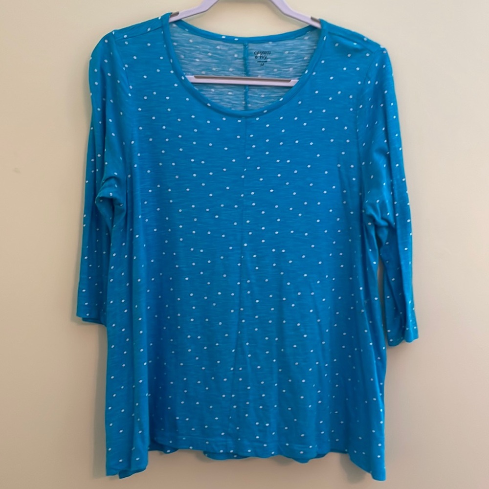 crown & ivy blue and white polka dot tee